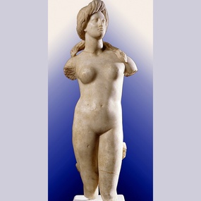Μαρμάρινο άγαλμα της Αφροδίτης. Από τους Σόλους. Ύ. 81 εκ. 1ος αι. π.Χ.. Κυπριακό Μουσείο.