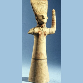 Η Κυρία του Ιερού με υψωμένα χέρια. Ύ. 36,5 εκ. 8ος-7ος αι. π.Χ.. Βρετανικό Μουσείο.