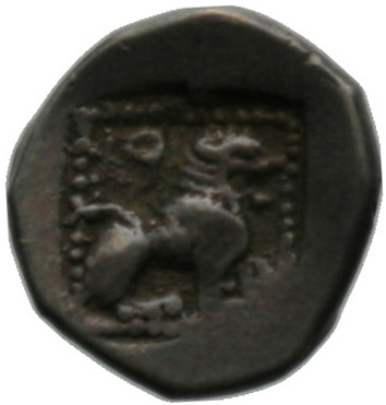 Οπισθότυπος 'SilCoinCy A1807, acc.no.: . Silver coin of king Baalmilk I of Kition 475 - 450 BC. Weight: 0.87g, Axis: 5h, Diameter: 11mm. Obverse type: Heracles head r. bearded with lion skin . Obverse symbol: -. Obverse legend: - in -. Reverse type: Lion seated r.. Reverse symbol: -. Reverse legend: bl in Phoenician. 'BMC Cyprus, A Catalogue of the Greek Coins in the British Museum, Cyprus'.