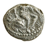 Εμπροσθότυπος 'SilCoinCy A5003, acc.no.: 9045. Silver coin of king Evagoras I of Salamis 411 - 374 BC. Weight: 3.01g, Axis: 10h, Diameter: 14.5mm. Obverse type: Ηρακλής γυμνός καθήμενος επί βράχου, φέρων κέρας στο αριστερά και ρόπαλο στο δεξί χέρι. Obverse symbol: -. Obverse legend: a-ko in Cypriot syllabic. Reverse type: Τράγος καθήμενος (δ). Reverse symbol: -. Reverse legend: (pa)-si-le-wo-se in Cypriot syllabic.